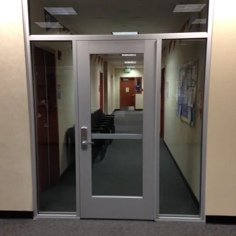 images_articles_products_personnel-doors_Glass-and-Aluminum-Doors_Aluminum-Glass-Door