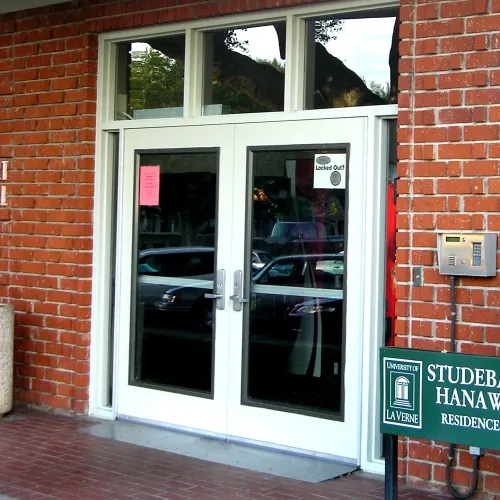 images_articles_products_personnel-doors_Glass-and-Aluminum-Doors_Glass-Aluminum-Doors-LaVerne